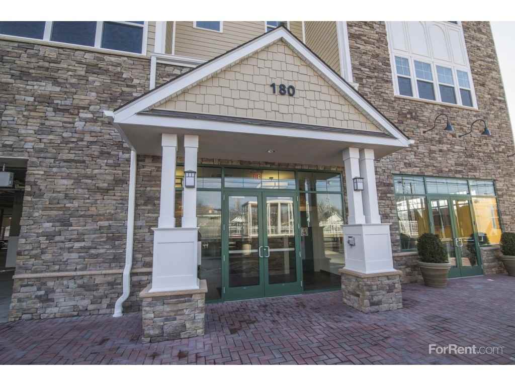 The Jefferson at Farmingdale Plaza - Photo 2 of 20