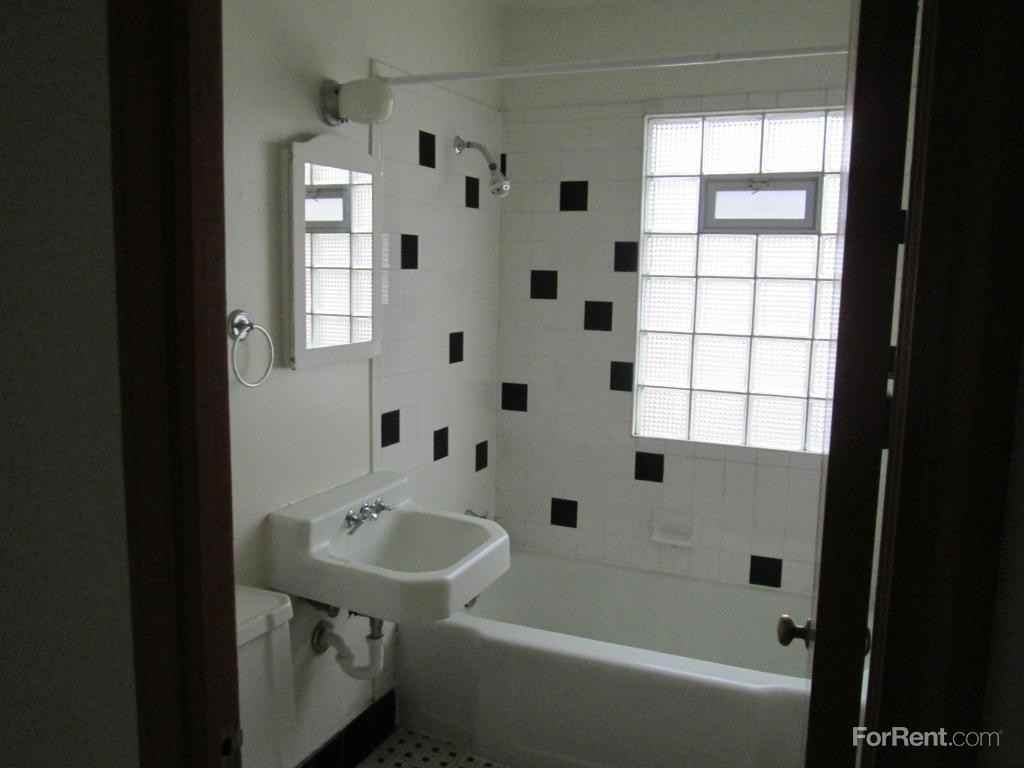 Bluemound Courtyard Apartments 232 N 75th St, Milwaukee, WI 53213 Zumper