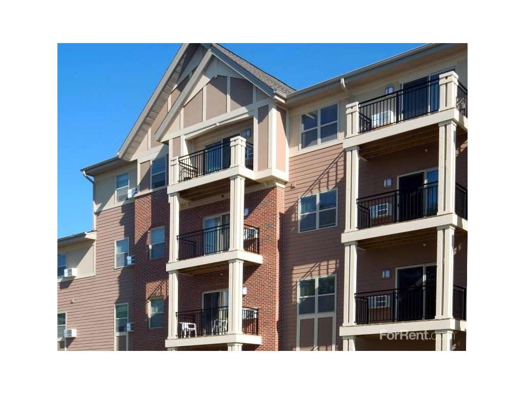 Berkshire Oconomowoc - Senior Community - Photo 3 of 19