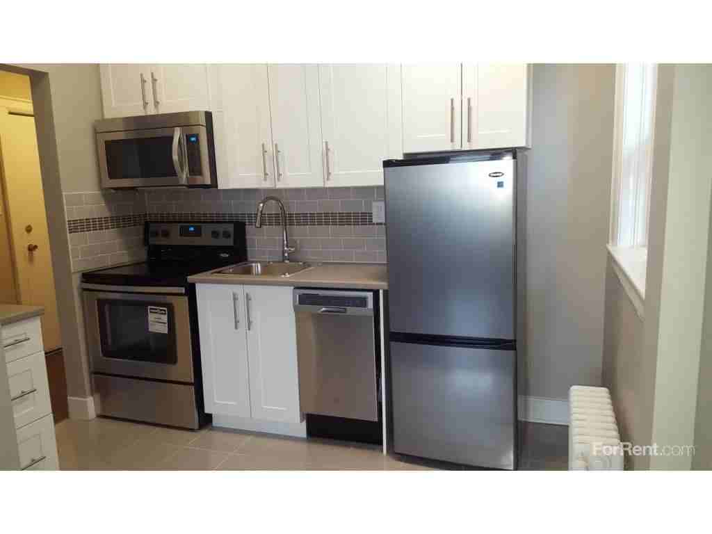 340 Avenue Road - Photo 2 of 8