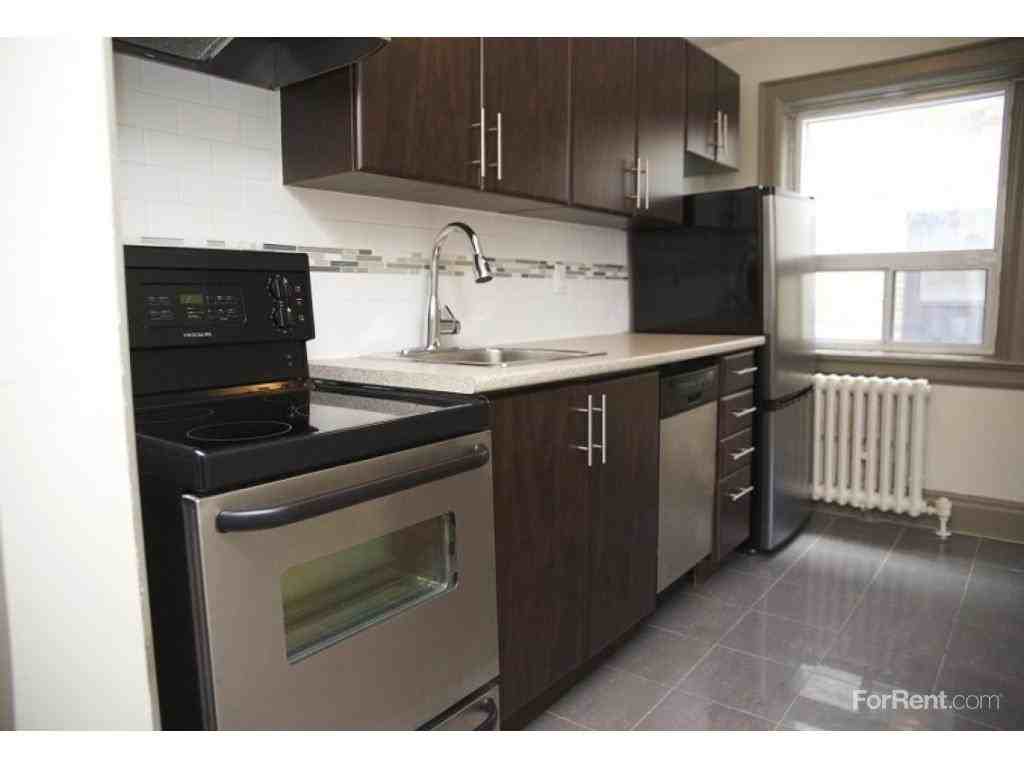 340 Avenue Road - Photo 3 of 8