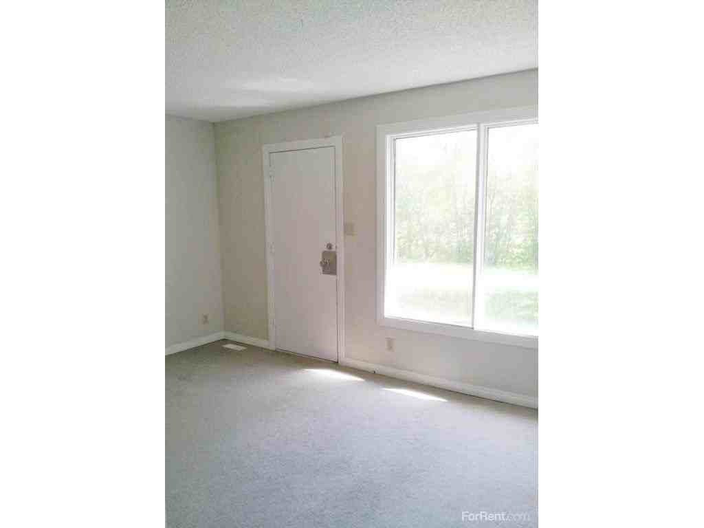 Lynbrook Townhouses - Photo 3 of 12