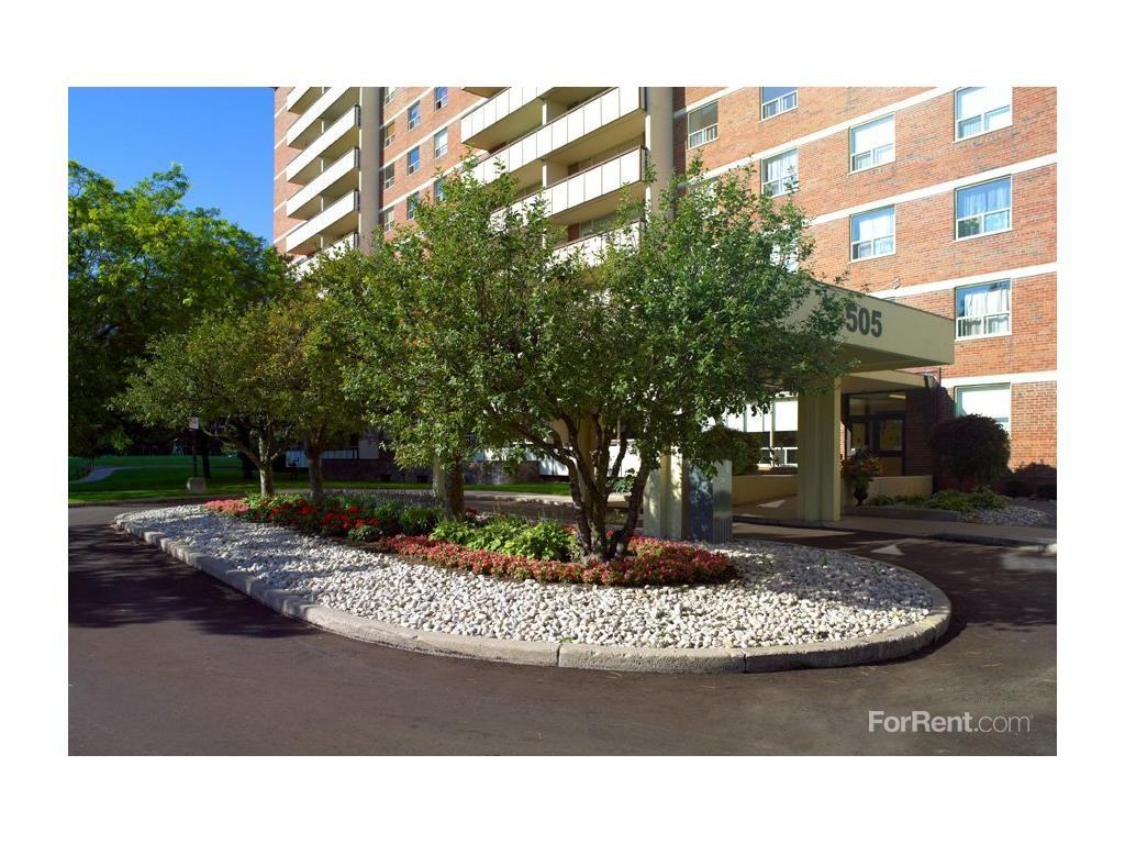 Bayview Towers Apartments 505 Cummer Ave, Toronto, ON M2K 2L8 Zumper