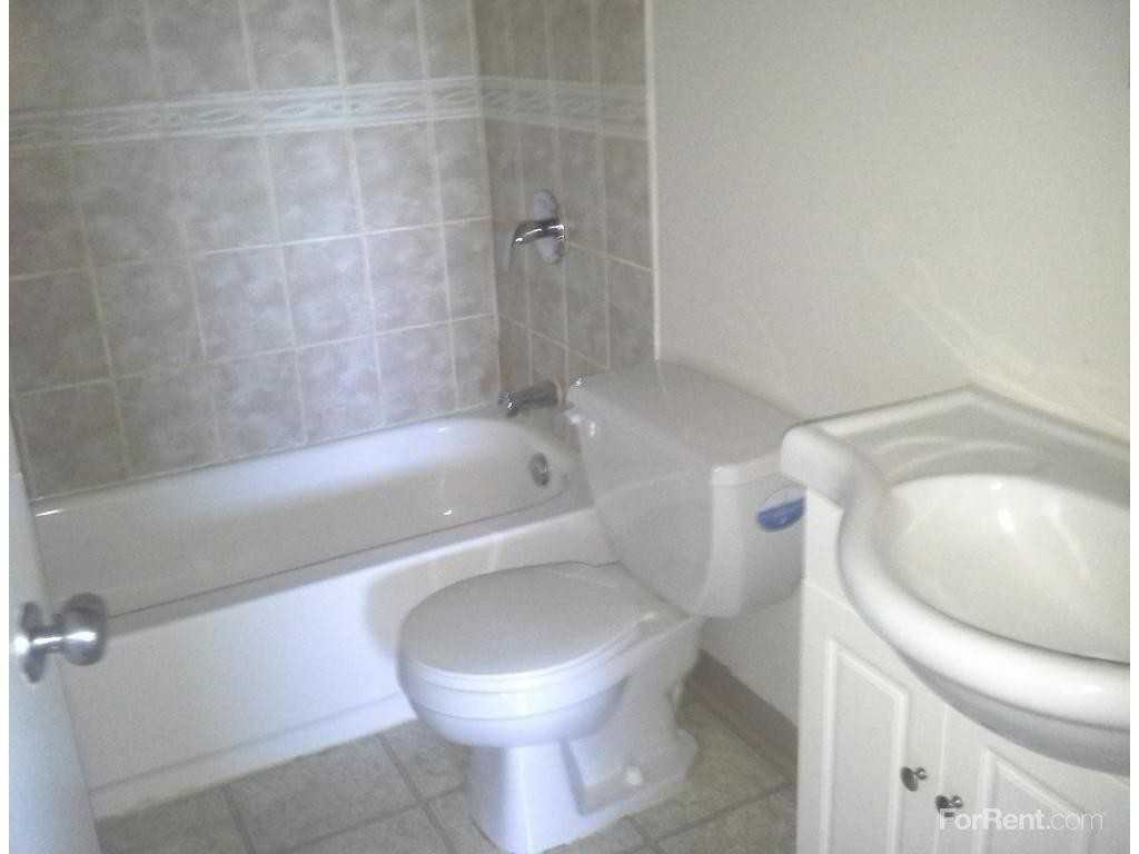 Bruce Manor - Photo 2 of 8