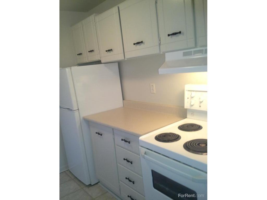 Bruce Manor - Photo 3 of 8