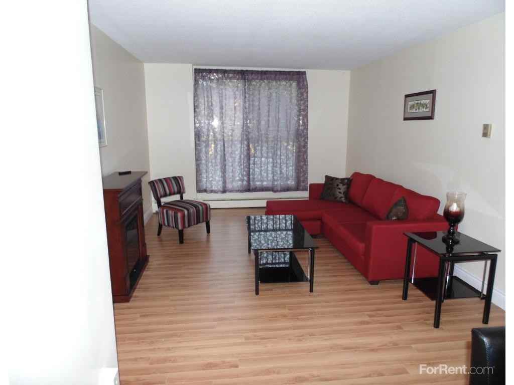 19 Plateau Crescent - Photo 2 of 8