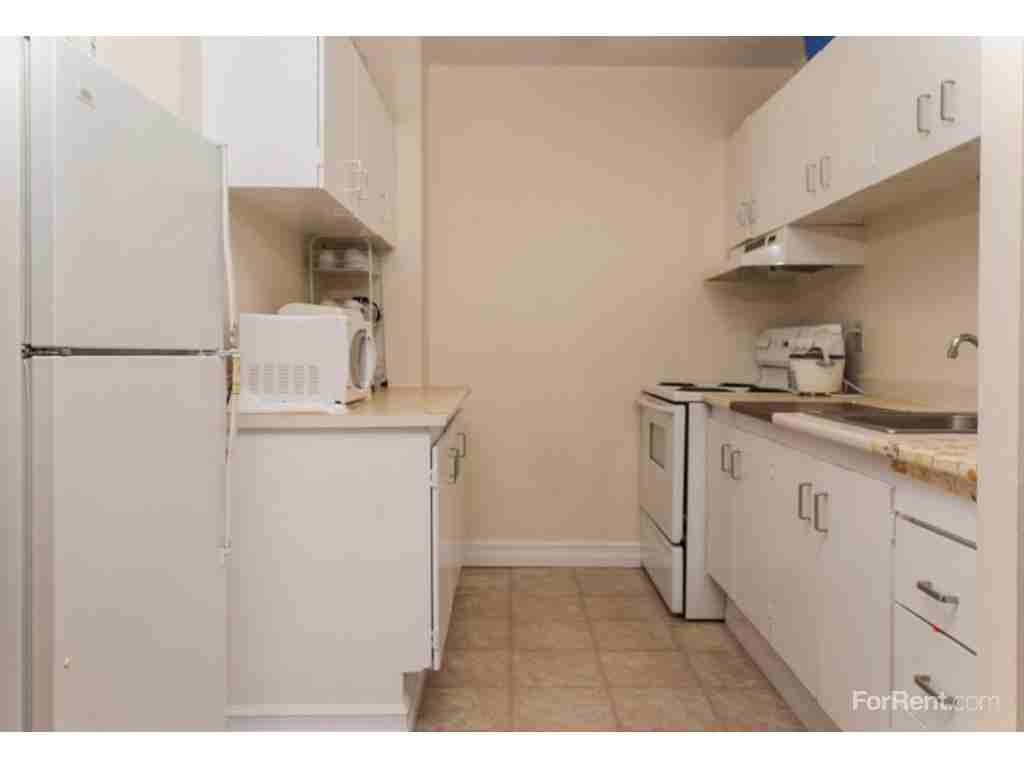 19 Plateau Crescent - Photo 3 of 8