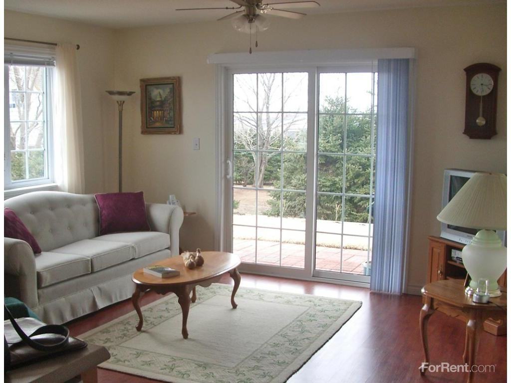 319-323 Shakespeare Drive - Photo 2 of 4