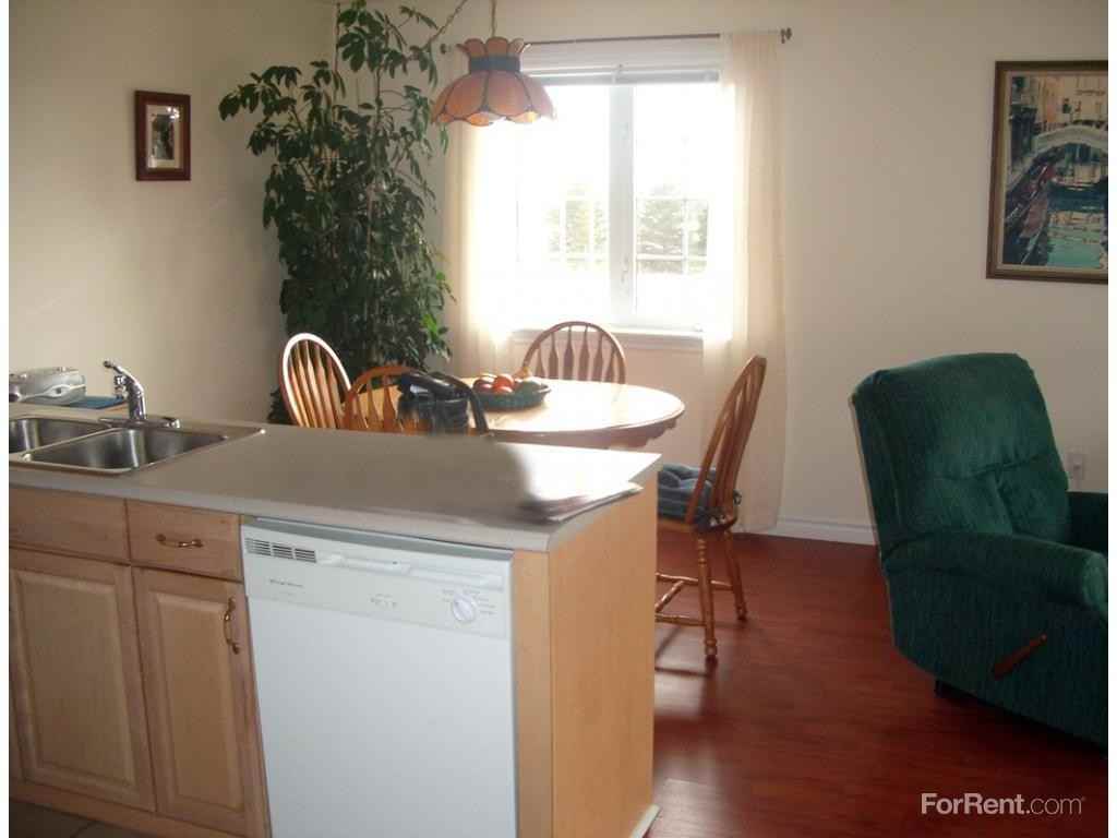 319-323 Shakespeare Drive - Photo 3 of 4