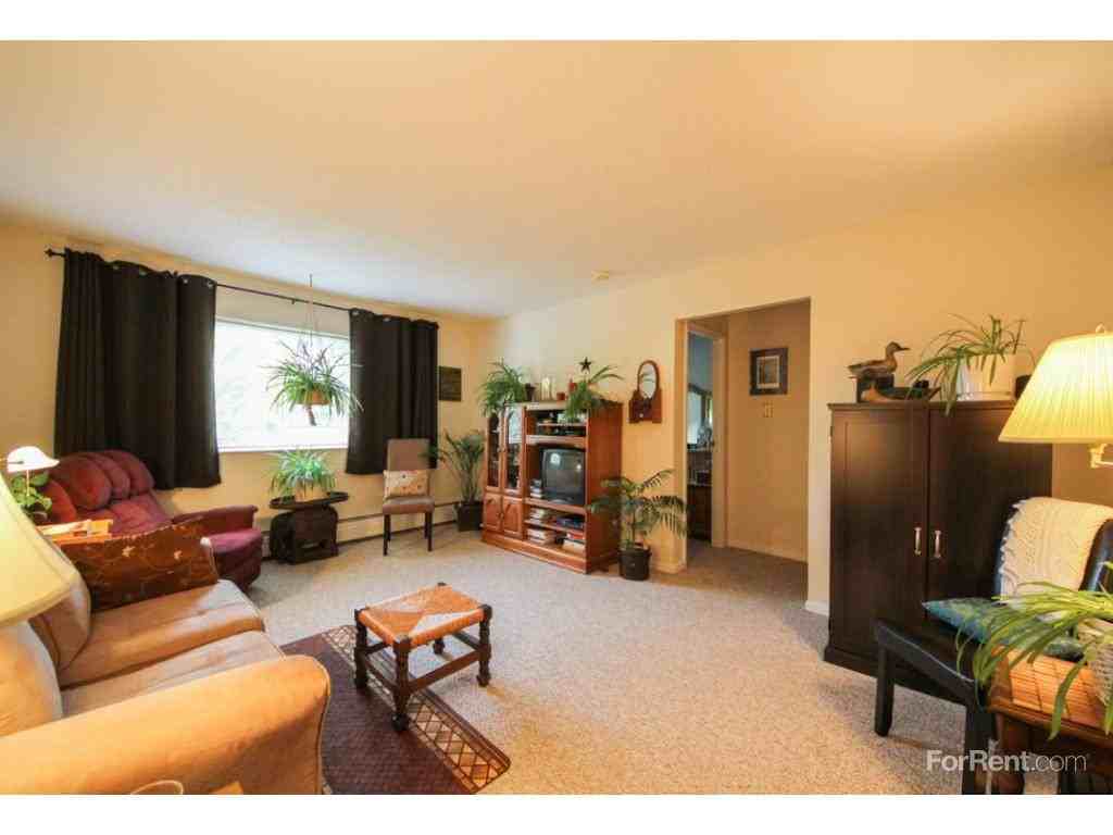 Elroy Apartments - Photo 2 of 9