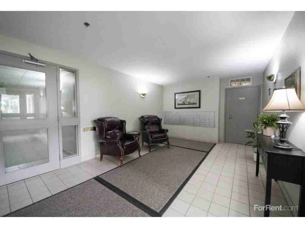 Cambridge Court - Photo 2 of 9