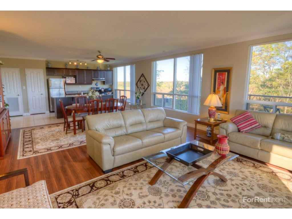 Richmond Hill - Photo 3 of 9