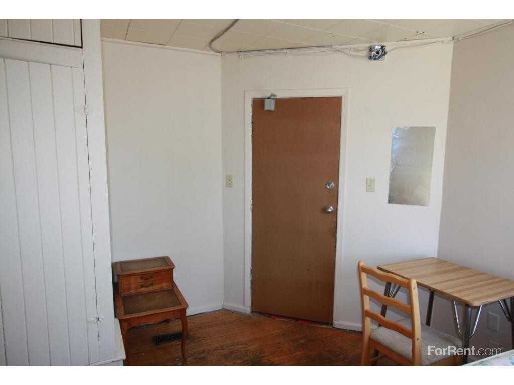 176 Christina St S - Photo 3 of 7