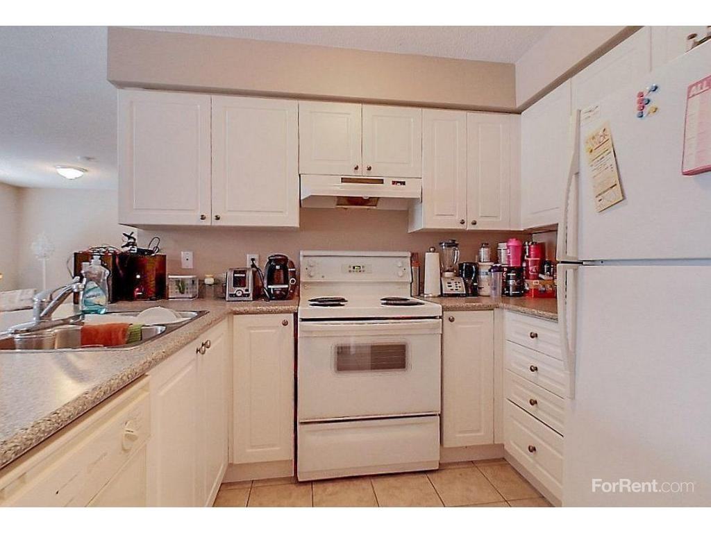 277 Hazel - 3 minute walk to WLU! Big space for single renters or grou - Photo 2 of 10