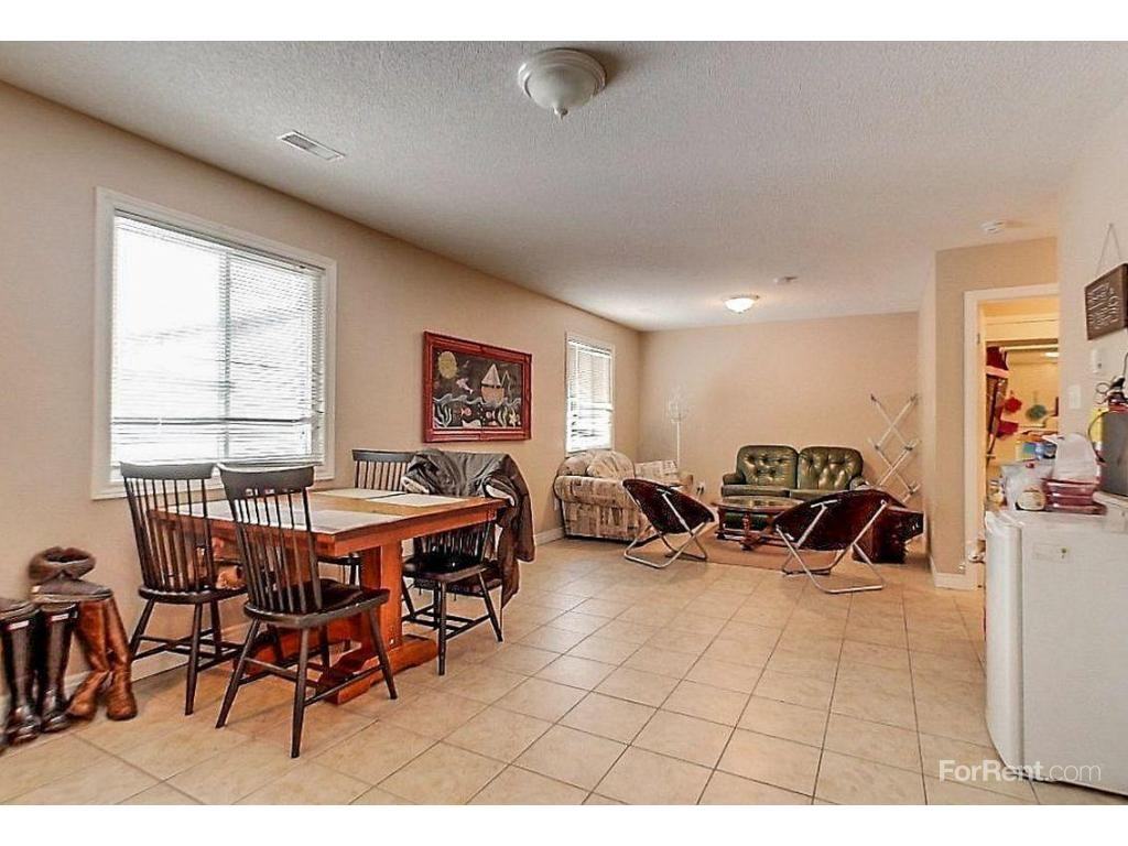 277 Hazel - 3 minute walk to WLU! Big space for single renters or grou - Photo 3 of 10