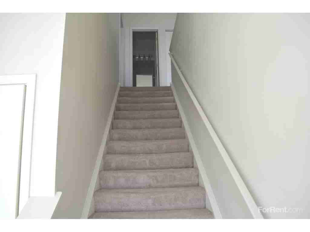 Lincolnshire Court Apartments - Photo 2 of 19