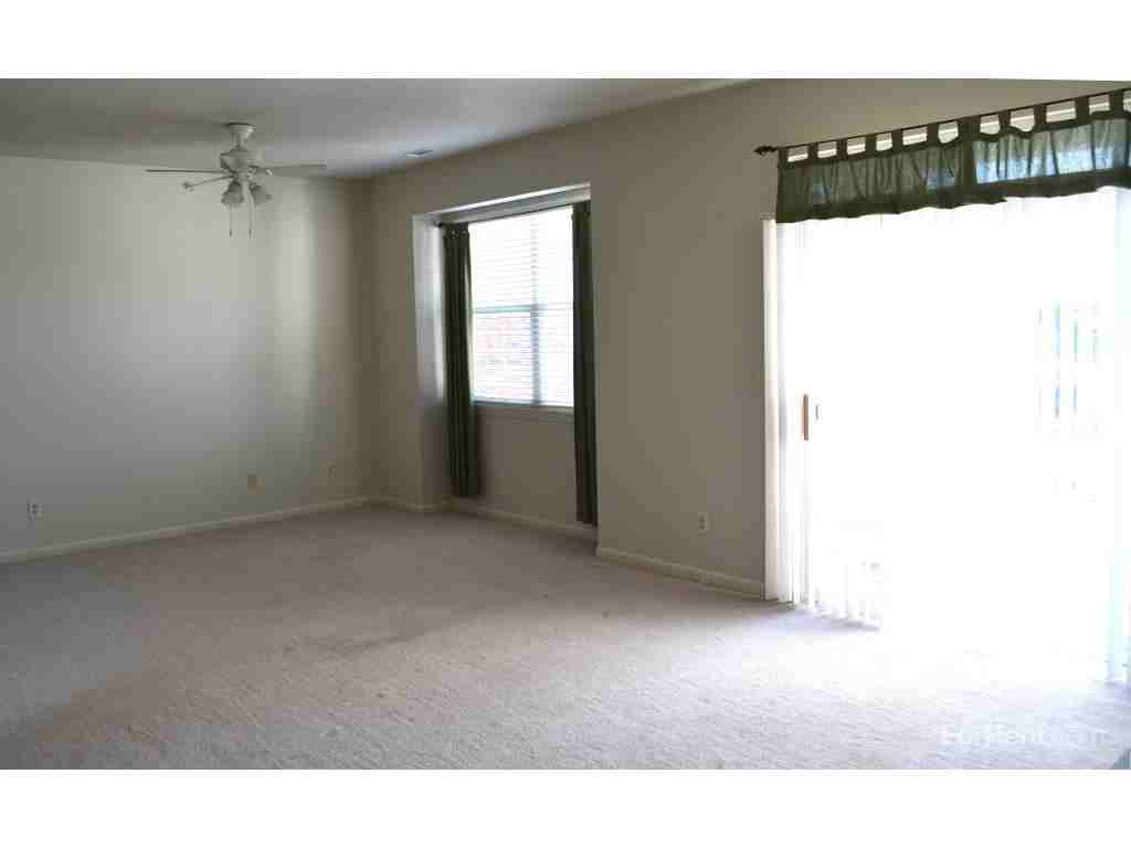 Lincolnshire Court Apartments - Photo 3 of 19