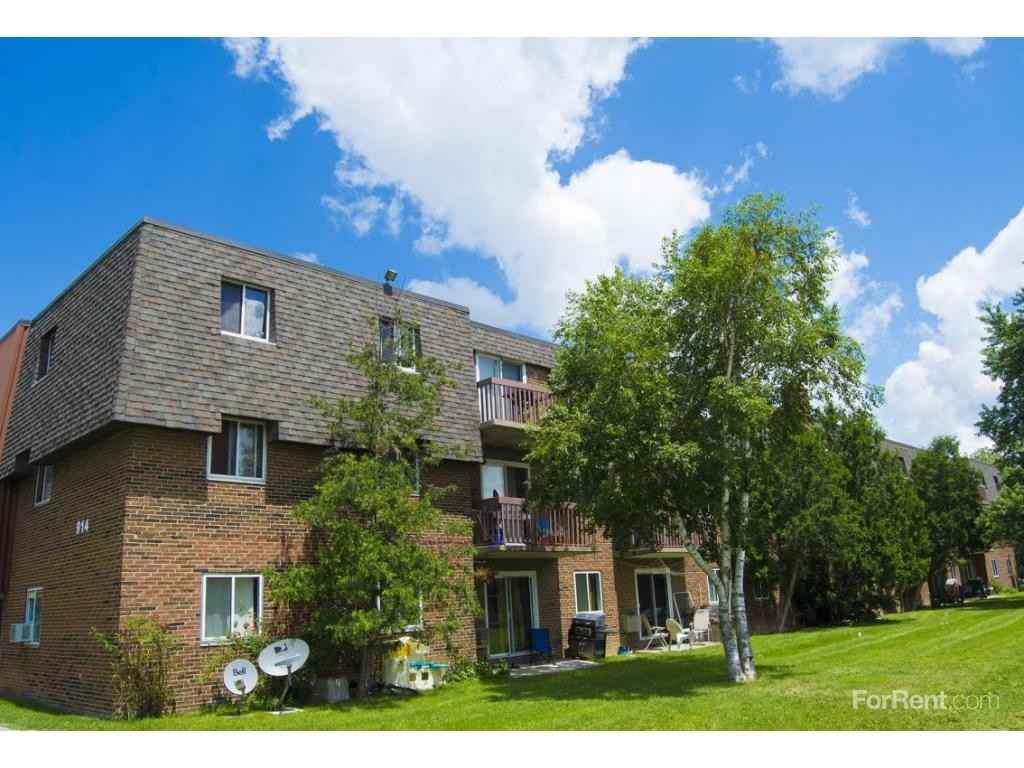 914 Wonderland Road - Photo 2 of 2