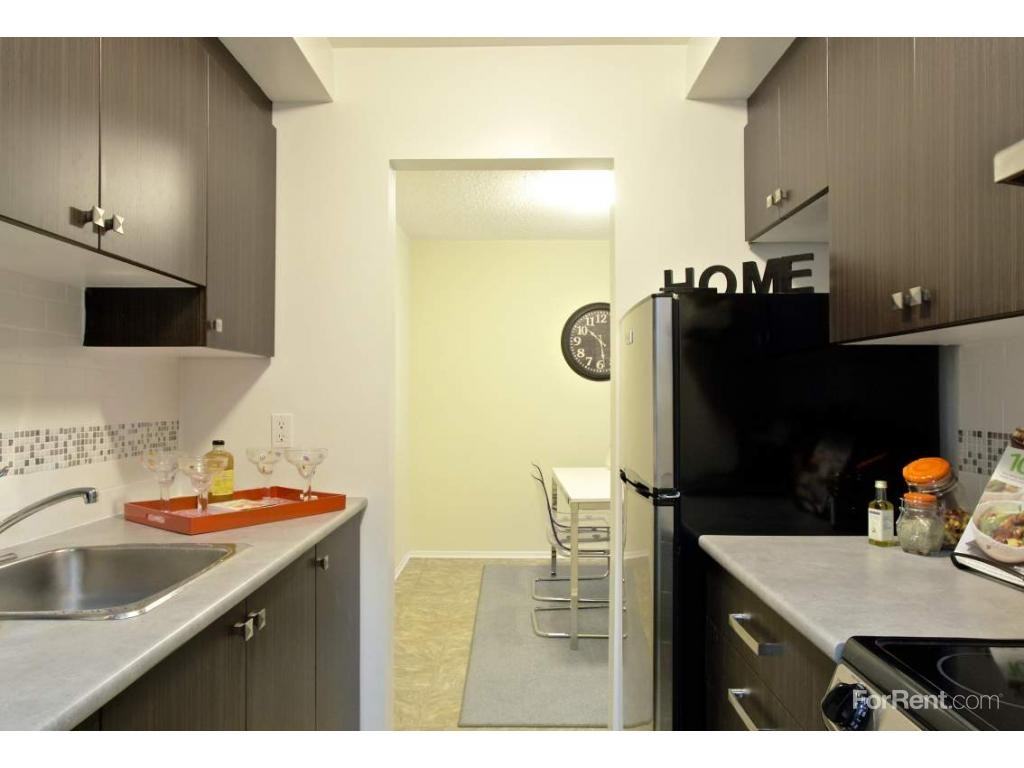 4 Applewood, 414 Dundas - Photo 3 of 7