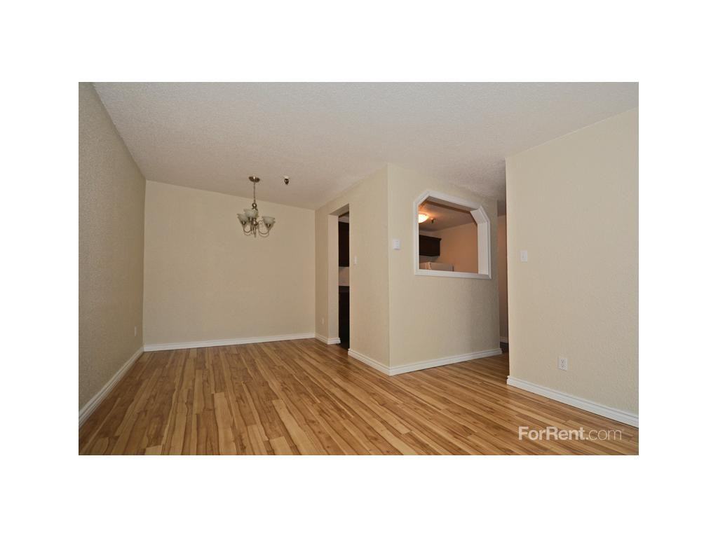 175-211 Harlington Crescent - Photo 3 of 7