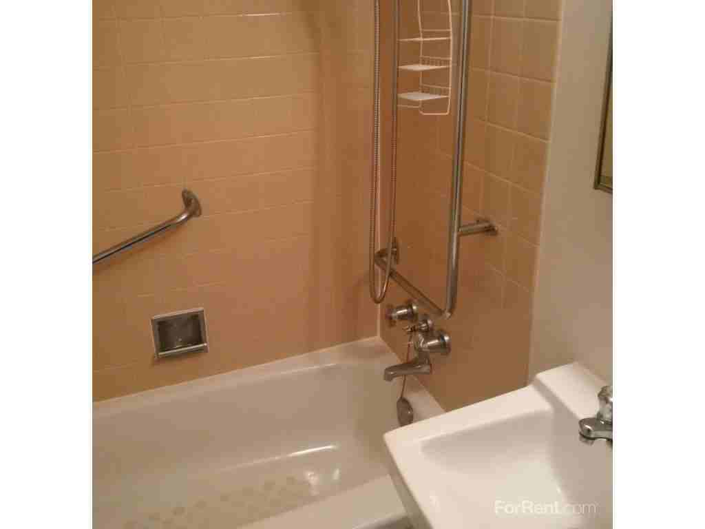 865 Sinclair   (55+ non-smoking) - Photo 3 of 5