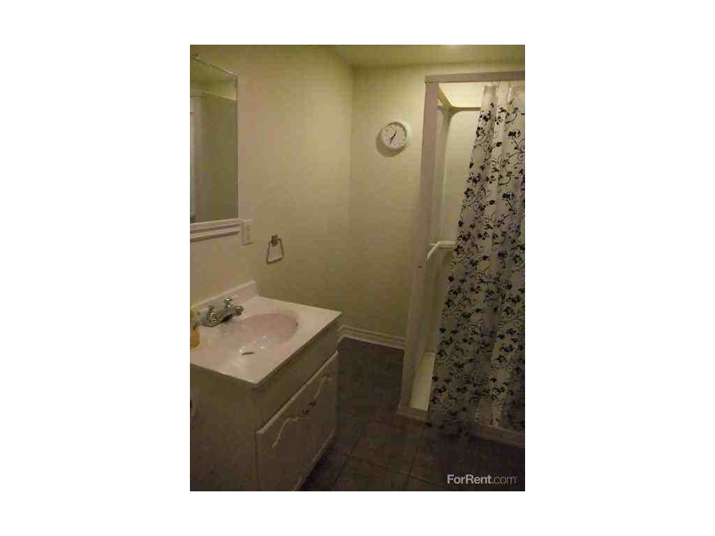 528 Victoria - Photo 3 of 12
