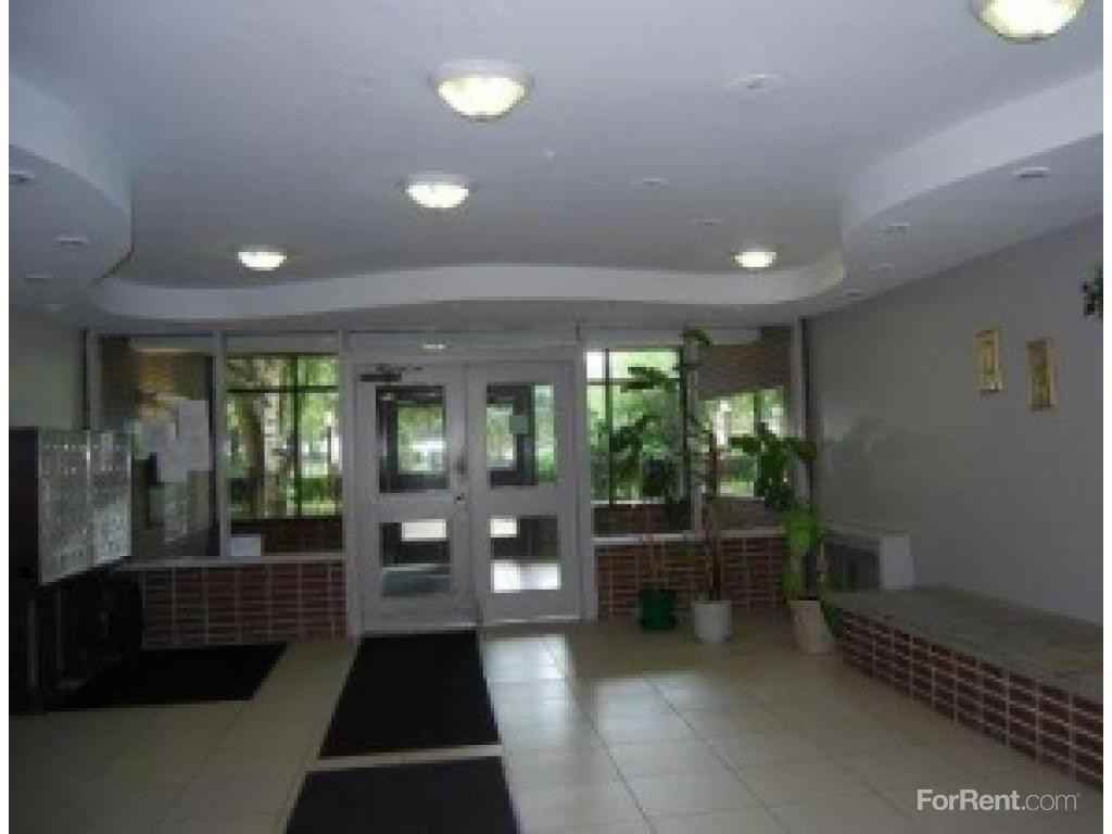 42 Thorncliffe park ave - Photo 3 of 7