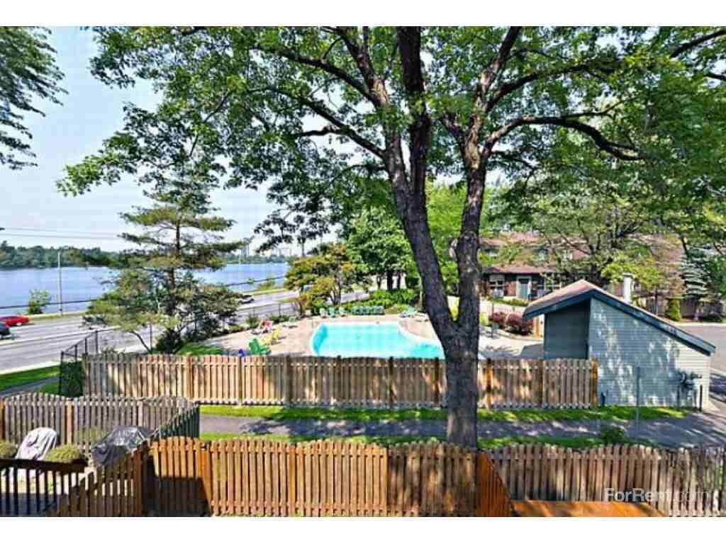 23 Viewpointe Private - Photo 2 of 10