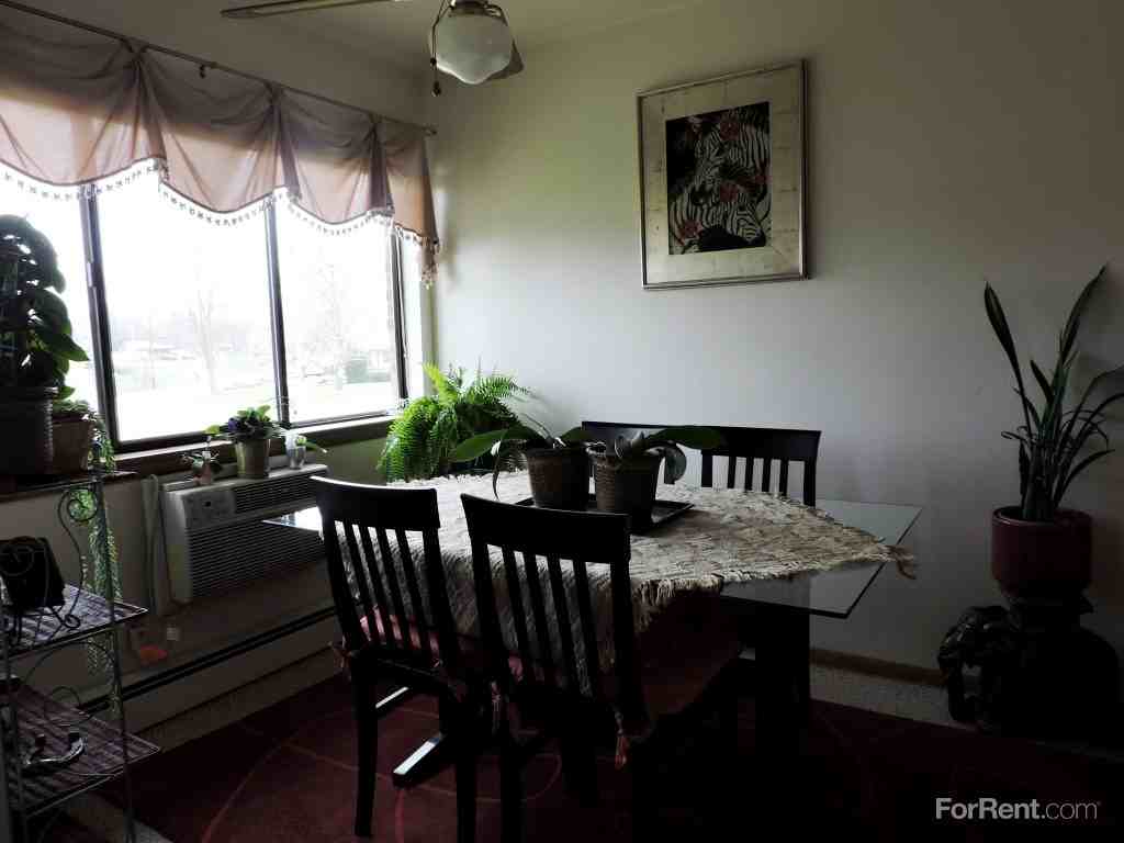 Forest Arms Apartments - Photo 3 of 14