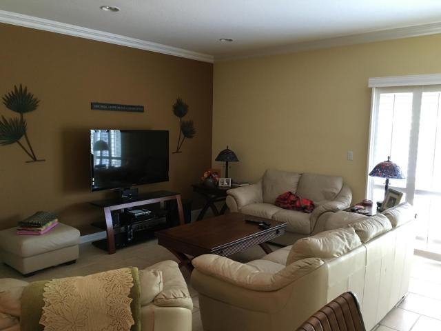 13377 Georgian Court - Photo 2 of 6
