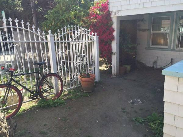 2598 College Avenue - Photo 2 of 4