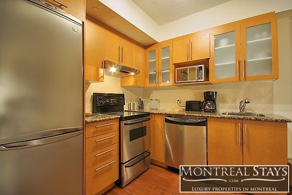 1009 Rue de Bleury - Photo 2 of 4