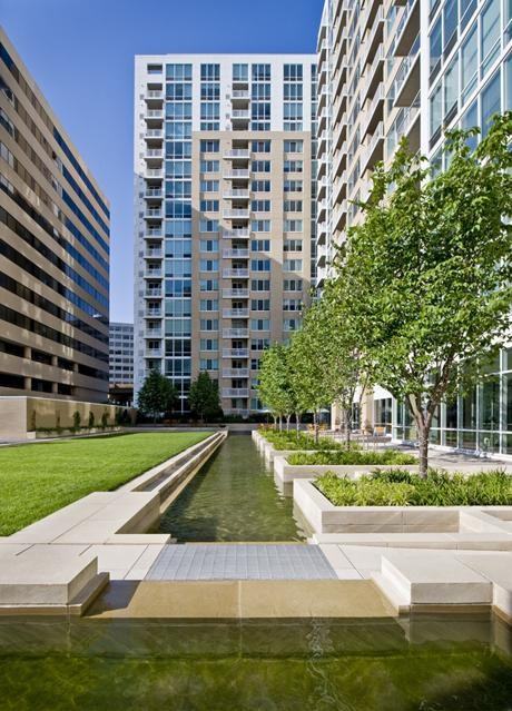 2500 Crystal Dr - Photo 3 of 4