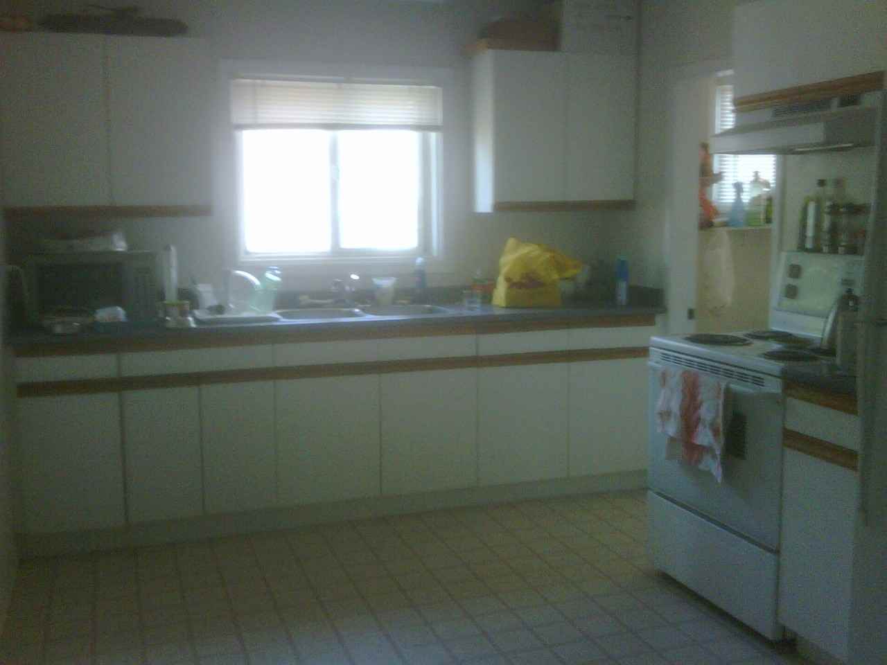 2574 Ross Crescent - Photo 2 of 4