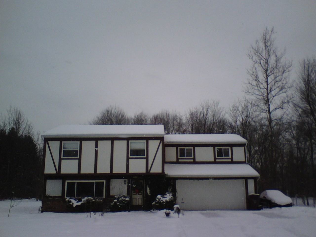 8124 Thorne Ave - Photo 2 of 4