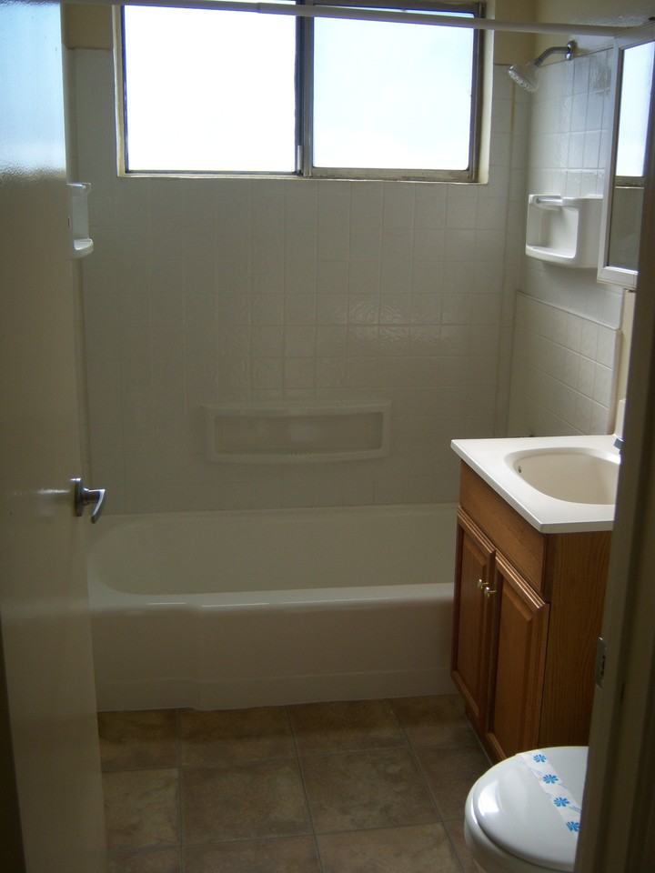 5500 Long Beach Blvd #7 - Photo 2 of 4