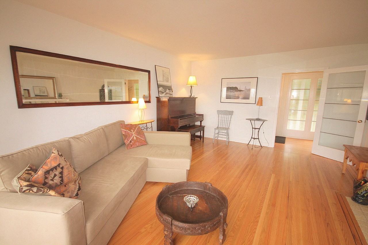 1055 Braeside St - Photo 2 of 4