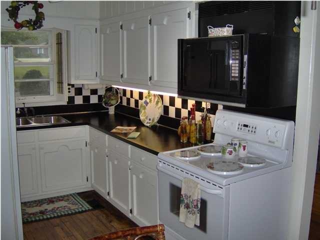 975 Pinedale Rd - Photo 3 of 4