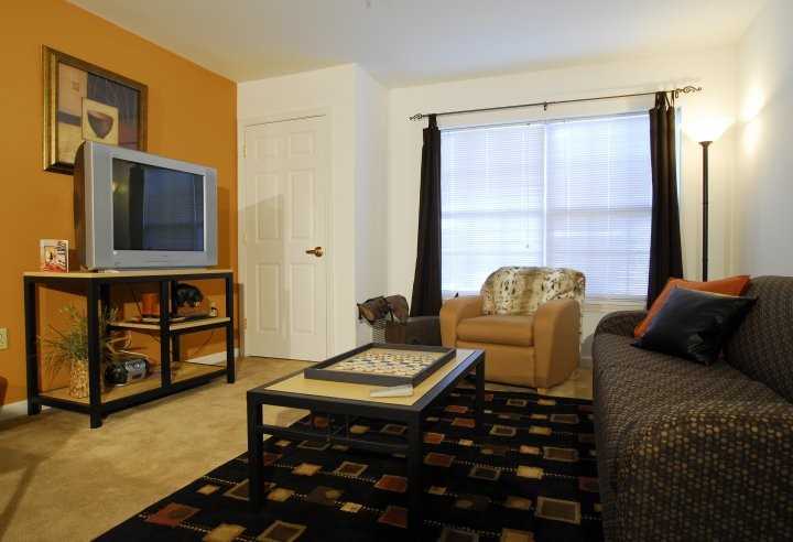 105 Park St - Photo 3 of 4