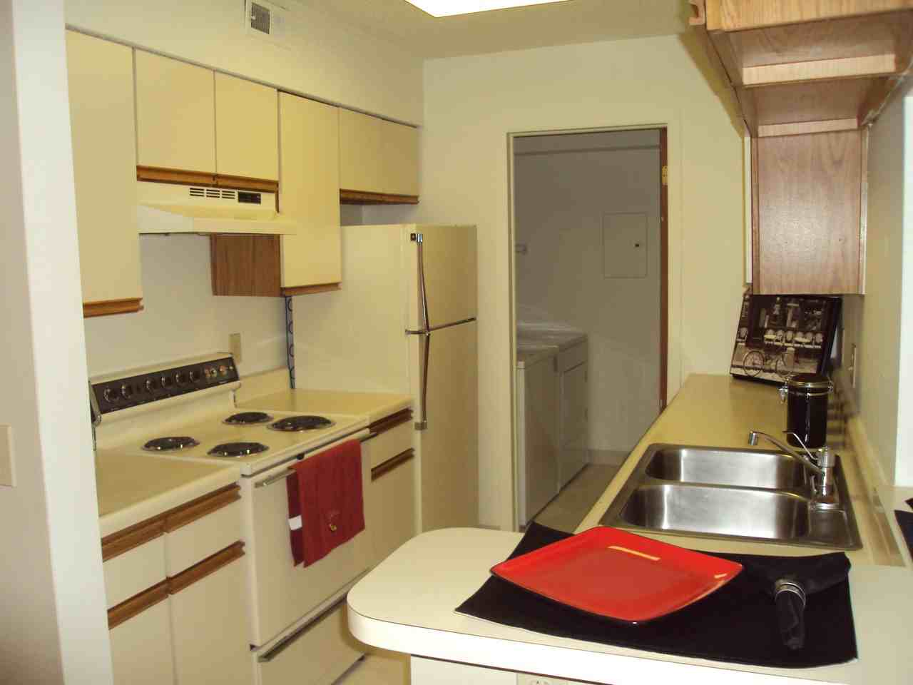 1033 Runaway Bay Dr #1032-2D - Photo 3 of 4