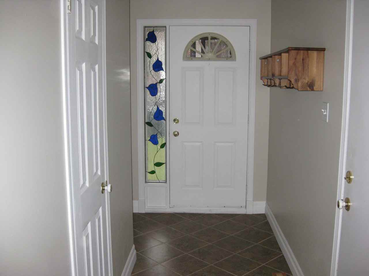 188 Hunterswood Crescent - Photo 3 of 6