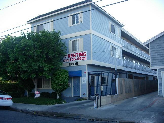 13935 S Kornblum Ave