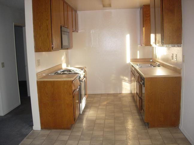 13935 S Kornblum Ave - Photo 2 of 4