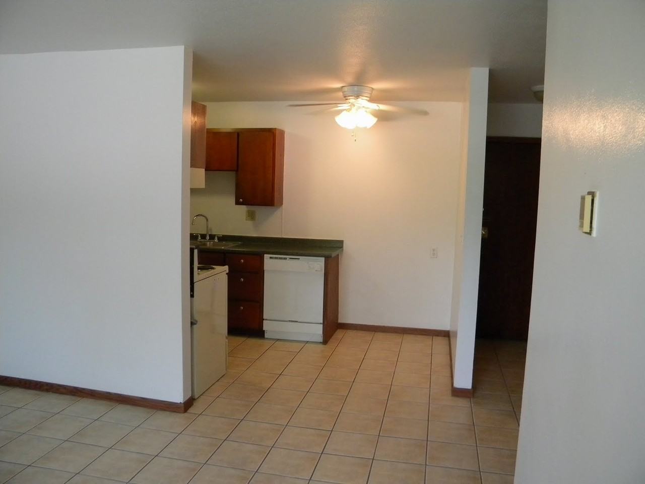 718 S 4th Ave #1B - Photo 2 of 2