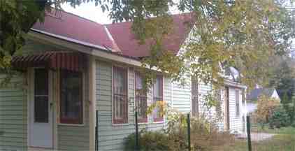 1511 Grand St NE - Photo 2 of 2