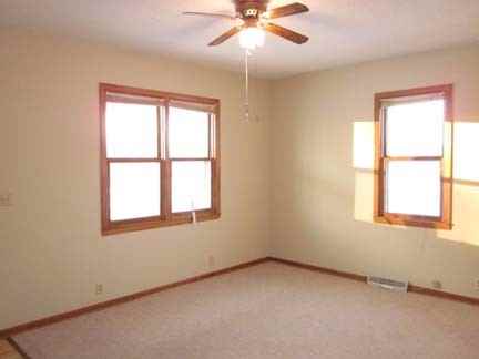 23530 Main St - Photo 2 of 4