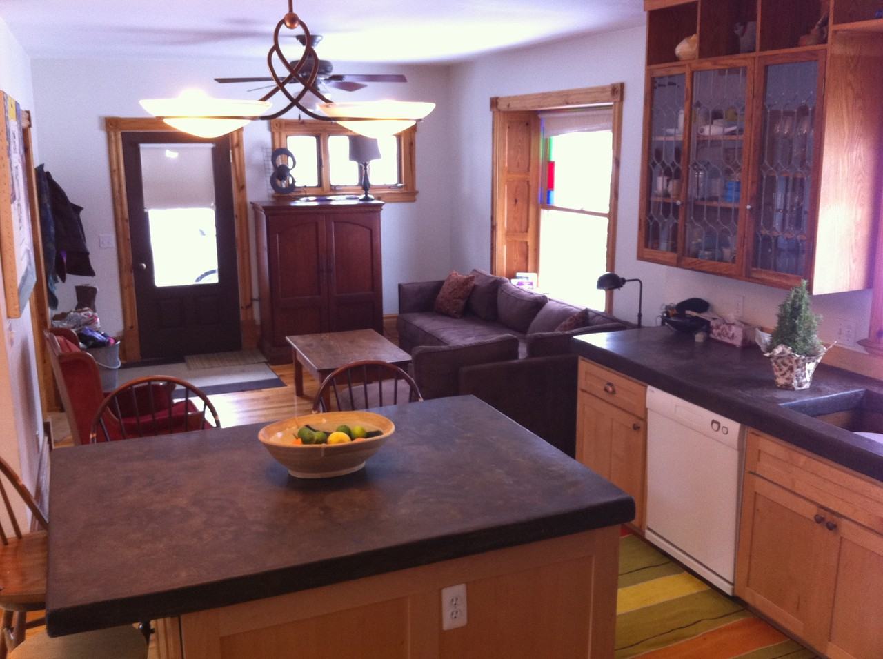 627 Gott St - Photo 2 of 4