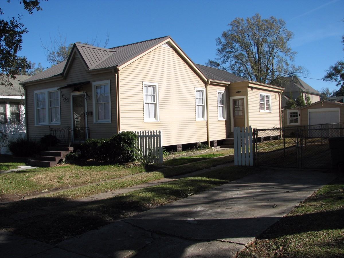 235 Helios Ave - Photo 2 of 4