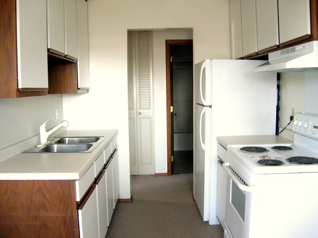 1080 Raymond Ave - Photo 2 of 3