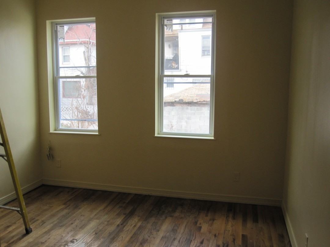 14837 Hillside Avenue - Photo 2 of 5